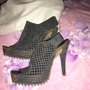 ⚜️ - Pedro García heels